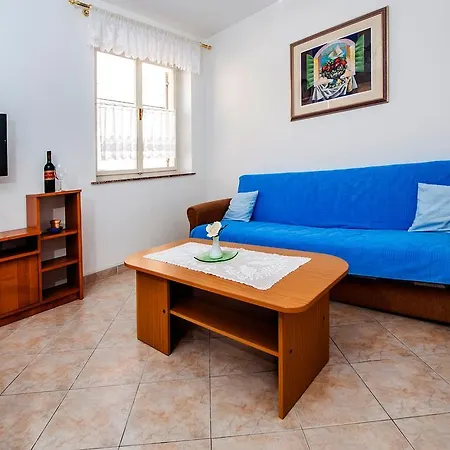 Lu Apartman *