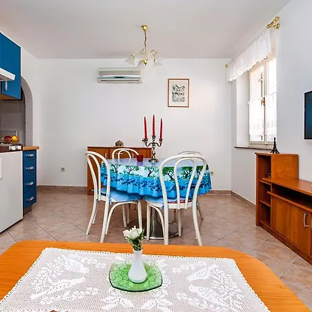 Lu Apartman